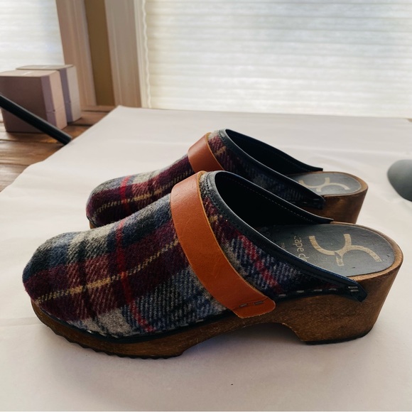 Cape Clogs Sweden Wool Scottish Tartan Plaid Wooden Leather Strap Clogs Size 6 - Picture 4 of 11